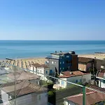 Vega Palace - Piscina Vista Mare In Attico, A Pochi Passi Dal Mare