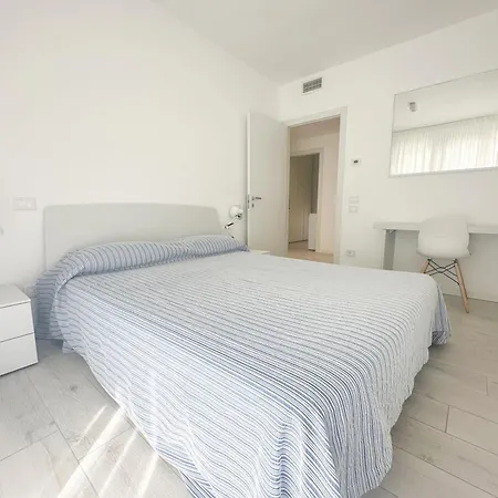Vega Palace - Piscina Vista Mare In Attico, A Pochi Passi Dal Mare Appartamento Lido di Jesolo