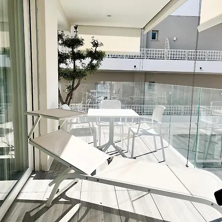 Appartamento Vega Palace - Piscina Vista Mare In Attico, A Pochi Passi Dal Mare