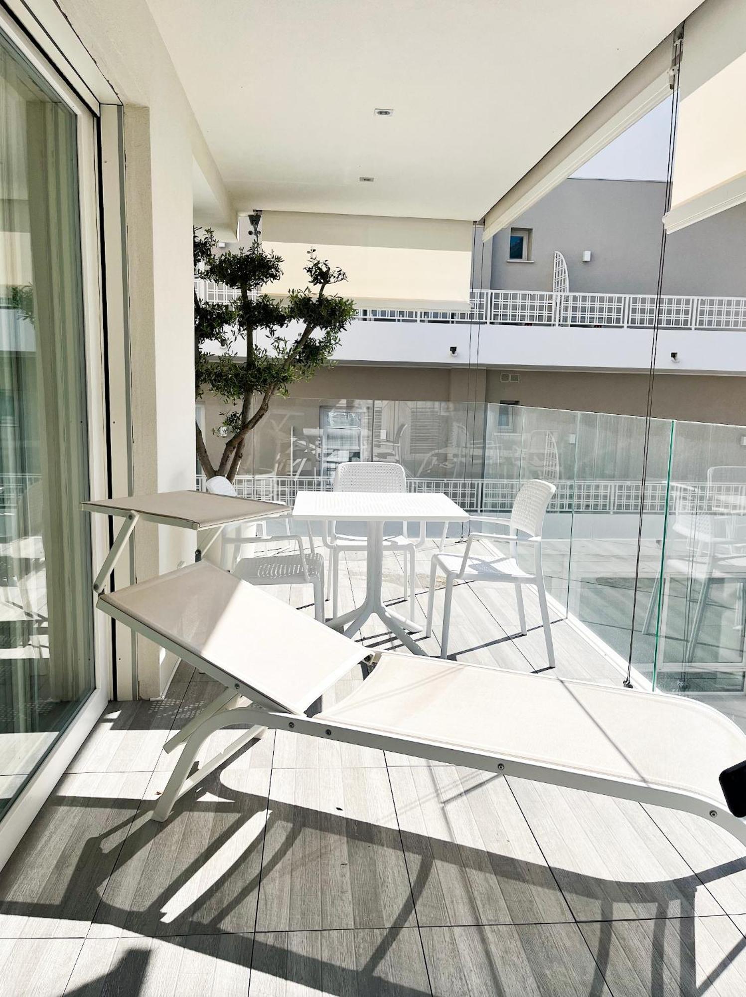 Appartamento Vega Palace - Piscina Vista Mare In Attico, A Pochi Passi Dal Mare